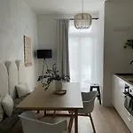 Apartnaest - Vollausgestattete 1 - Bis 4-zimmer L 24h Zugang Per Code L Check-in Anleitung Ueber Posteingang L Parkplatz Auf Anfrage L Fruehstueck Optional דירה