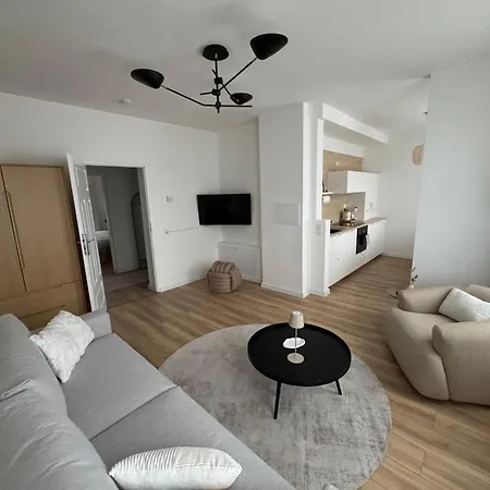 ApartNaest Radeberg - vollausgestattete 1 - 4 Zimmer Apartments I 24h flexibler mobiler Check-in via Link I Parkplatz auf Anfrage I Platz für bis zu 60 Personen *