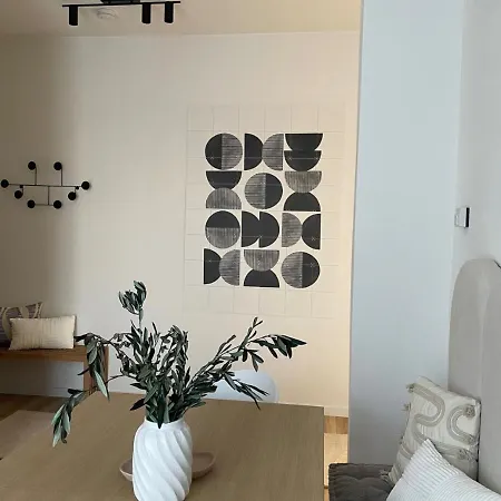 Apartnaest - Vollausgestattete 1 - Bis 4-zimmer L 24h Zugang Per Code L Check-in Anleitung Ueber Posteingang L Parkplatz Auf Anfrage L Fruehstueck Optional *