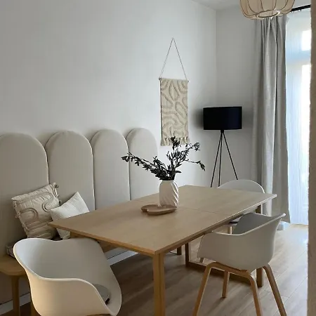 ApartNaest Radeberg - vollausgestattete 1 - 4 Zimmer Apartments I 24h flexibler mobiler Check-in via Link I Parkplatz auf Anfrage I Platz für bis zu 60 Personen Radeberg