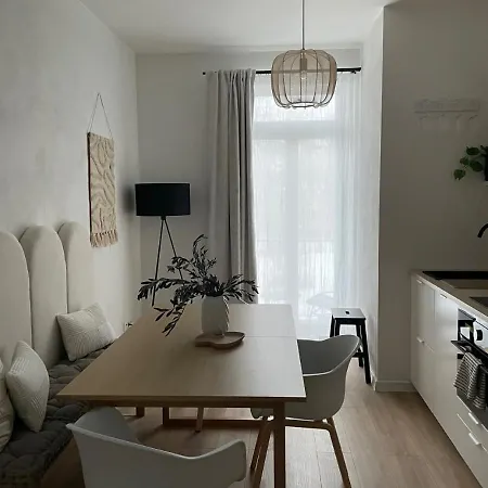 ApartNaest Radeberg - vollausgestattete 1 - 4 Zimmer Apartments I 24h flexibler mobiler Check-in via Link I Parkplatz auf Anfrage I Platz für bis zu 60 Personen Apartment