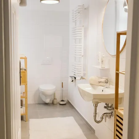 ApartNaest Radeberg - vollausgestattete 1 - 4 Zimmer Apartments I 24h flexibler mobiler Check-in via Link I Parkplatz auf Anfrage I Platz für bis zu 60 Personen Radeberg