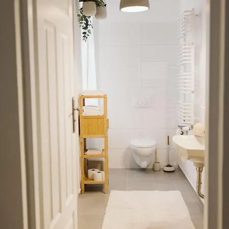 Apartment ApartNaest Radeberg - vollausgestattete 1 - 4 Zimmer Apartments I 24h flexibler mobiler Check-in via Link I Parkplatz auf Anfrage I Platz für bis zu 60 Personen