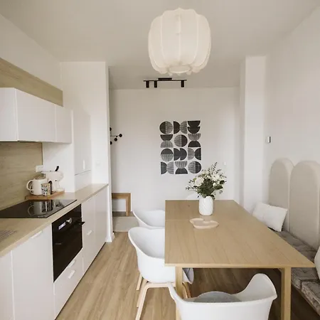 ApartNaest Radeberg - vollausgestattete 1 - 4 Zimmer Apartments I 24h flexibler mobiler Check-in via Link I Parkplatz auf Anfrage I Platz für bis zu 60 Personen Apartment Radeberg